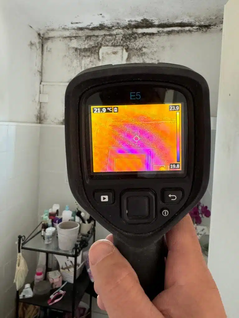 Détection des pertes de chaleur à l'aide d'un capteur thermique dans différentes pièces