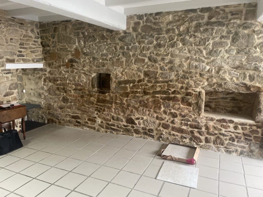 Remontées capillaires dans une maison à Quimper