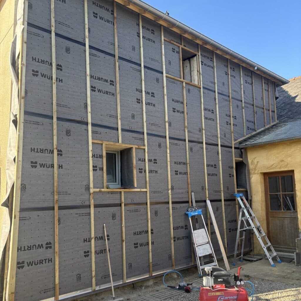 Travaux d'isolation thermique par l'extérieur d'une maison à Vitré