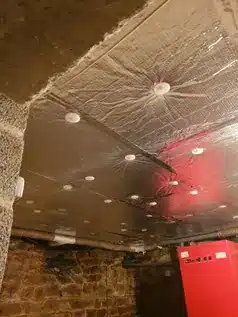 Isolation thermique en sous-face de plancher dans un sous-sol à Vitré